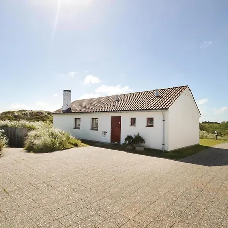 2 Bedroom Beach Front Home In Pandrup Дом отдыха *
